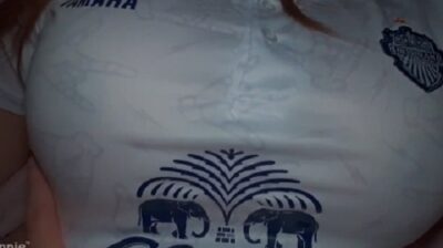 เย็ดสดแตกในพริตตี้สนามบอล ตกลงราคากันลงตัวก็พาแวะโรงแรมม่านรูดก่อนกลับบ้าน