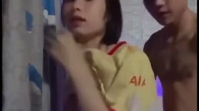 น้องฟ้า อยู่มัธยมแต่ชอบขย่มควย ผมสั้นติ่งหูแถมรูหีสวยเนียน นมกลมพอดีมือ ถือกล้องเย็ดกับแฟน