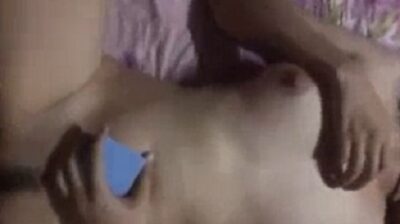 หลุดทางบ้าน หลุดน้องหนิงสาววัยรุ่นไทยหุ่นอวบนอนแหกขาให้แฟนเย็ดในบ้านเกือบแตกใน