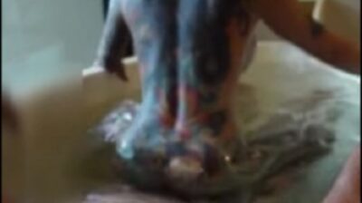 เล่นเสียวในอ่างกับคู่เทพ อมควยให้แล้วยืนเย็ดท่าหมา โดนกระแทกเย็ดมันส์ พอใกล้เสร็จชักน้ำแตกใส่ปาก